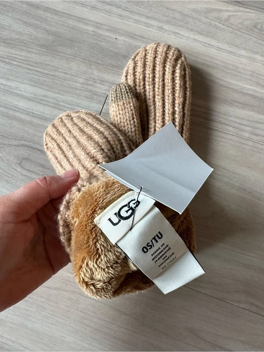 UGG Ribbed Knit Mittens in Heathered Camel